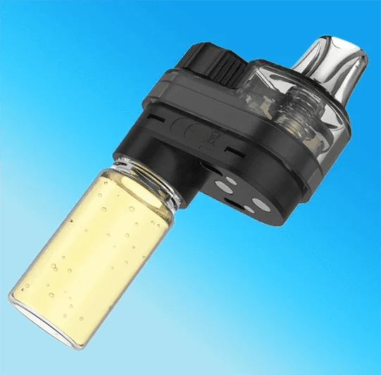 FreeMax Xfill replacement pods for hardware device, showing sleek design and clear e-liquid chamber.