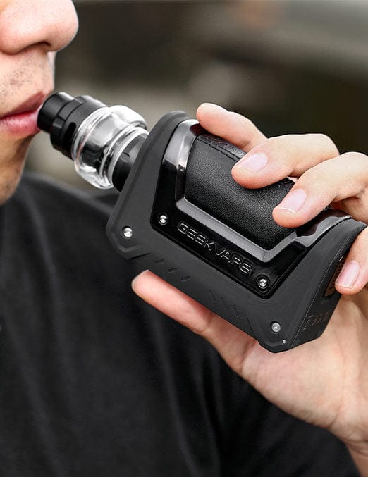 GeekVape L200 Classic 200W Starter Kit with sleek hardware design and included accessories for vaping beginners and enthusiasts.