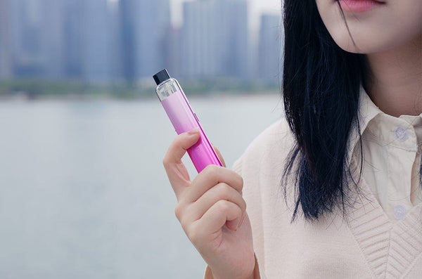 GeekVape Wenax K2 18W pod system device with sleek design and compact hardware, featuring mouthpiece and button controls.