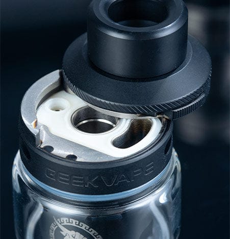 GeekVape Z Sub-Ohm SE Tank vape part with glass and metal components, featuring adjustable airflow and top-fill design.