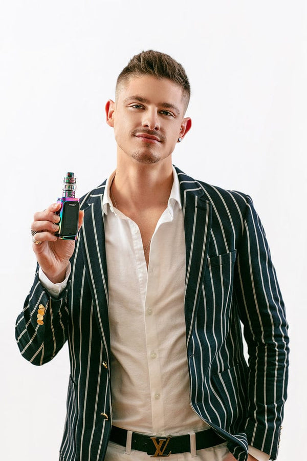 SMOK Morph 3 Starter Kit hardware with sleek design, featuring the device and accessories for vaping.