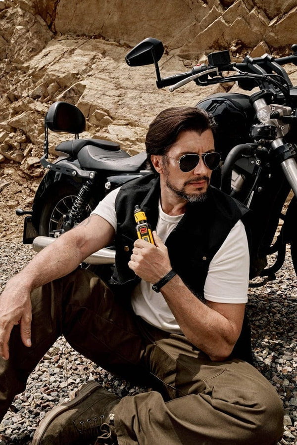 Vaporesso Armour Max Kit hardware with sleek design, featuring a mod and tank for vaping enthusiasts.