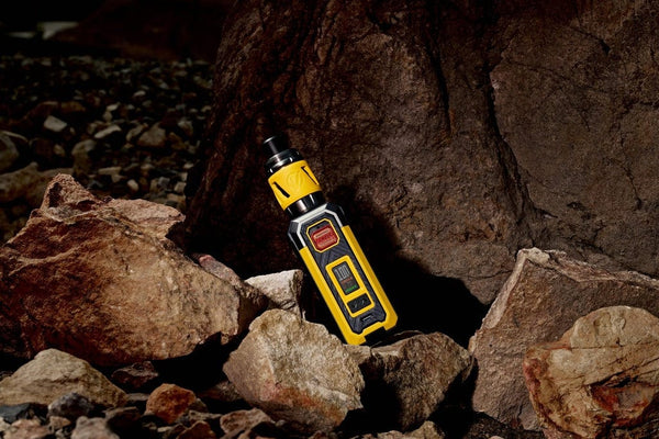 Vaporesso Armour Max Kit hardware with sleek design and multiple components for vaping setup.