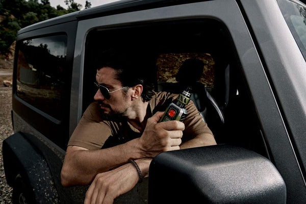 Vaporesso Armour Max Kit hardware with sleek design, featuring a vaping device and accessories for advanced vaping experience.